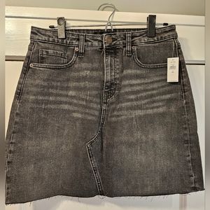 Banana Republic Black/Gray Denim Skirt NWT Size 6 Tall.